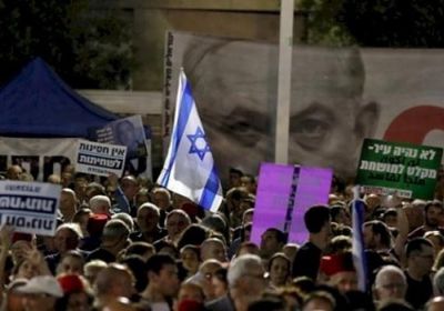 تظاهرة احتجاجية أمام منزل نتنياهو تطالب باستقالته
