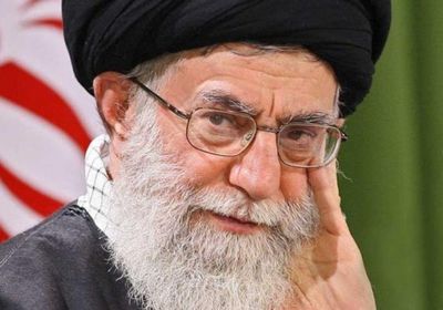 صحفي: خامنئي يُريد عدم متابعة الإيرانيين لوسائل التواصل