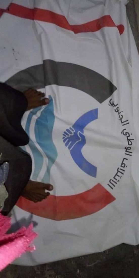 بحرق شعاراتهم ودهسها.. سيئون تغضب من مخططات الإخوان