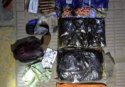ضبط مخدرات وسلاح بحيازة شخصين في "بلفقيه الساحلية"