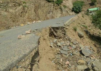 لغياب الصيانة.. تحذيرات من انهيار "هيجة العبد" (صور)