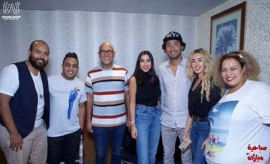 أشرف عبدالباقي ينشر صور كواليس مسرحية "صباحية مباركة"