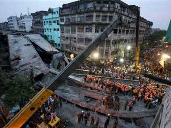 انهيار مبنى في الهند ومحاصرة 100 شخص تحت الأنقاض