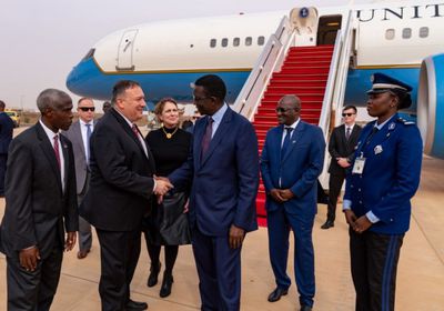  بومبيو يستقل أول رحلة طيران مباشرة من تل أبيب إلى الخرطوم