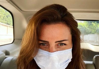 بـ "الكمامة".. نور تواصل تصوير "جمال الحريم"