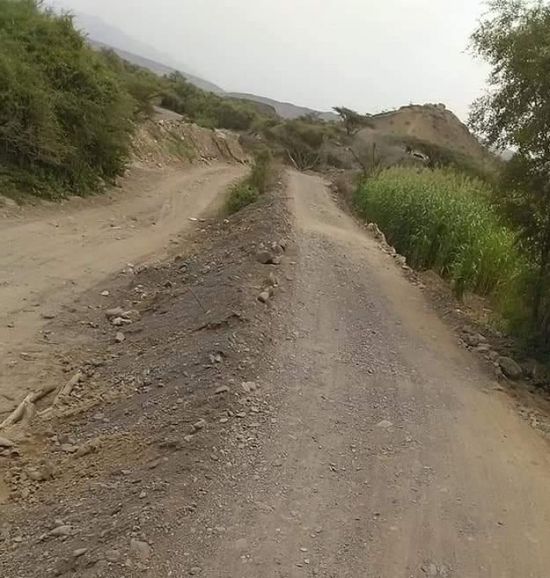 بدء أعمال صيانة طريق وادي بجير بردفان