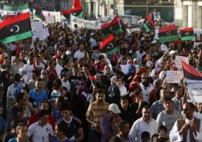  ليبيا.. مليشيات وموالون للوفاق يحاولون إخراج المتظاهرين من ساحة الشهداء 