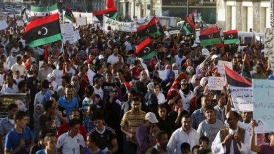  ليبيا.. مليشيات وموالون للوفاق يحاولون إخراج المتظاهرين من ساحة الشهداء 