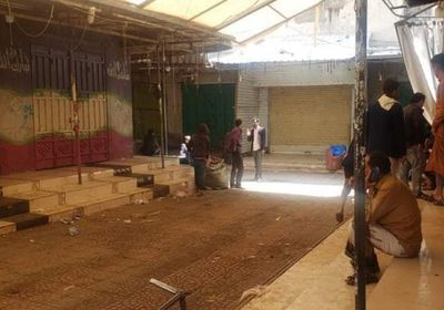 إضراب شامل للمحلات التجارية بأحد أسواق إب (صور)