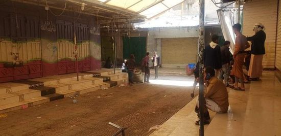 إضراب شامل للمحلات التجارية بأحد أسواق إب (صور)