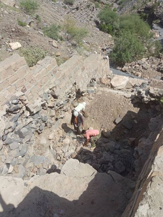 انهيار وشيك لطريق حيوي بردفان