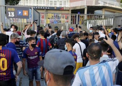جماهير برشلونة تقتحم ملعب «كامب نو» وتهتف: بارتوميو استقل