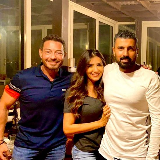 أحمد زاهر يحتفل بعيد ميلاد محمد سامي في كواليس مسلسل "لؤلؤ"