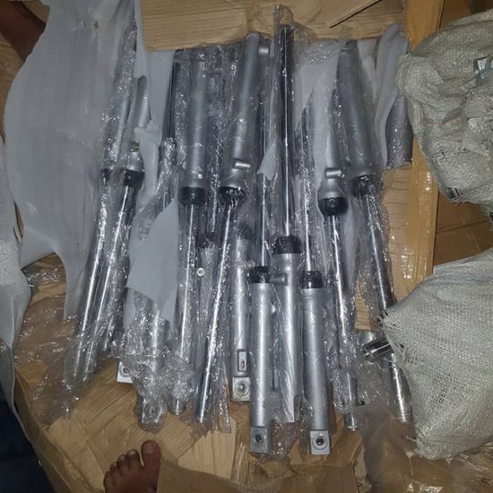 أمن لحج يتحفظ على بضائع مهربة (صور)