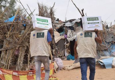 معونات إغاثية لأسر النازحين في مأرب ولحج