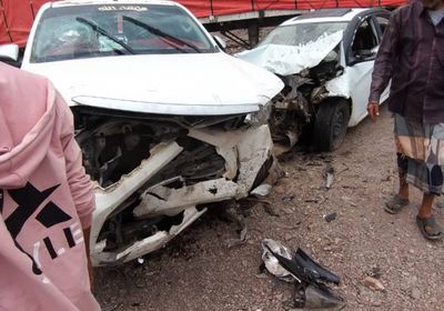 تصادم سيارتين في الخط العام بردفان