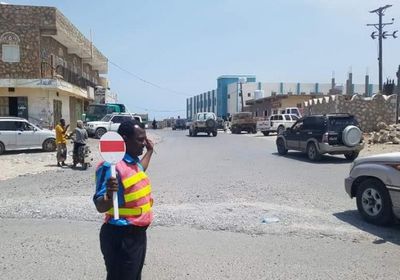 محاصرة حوادث الطرق في سقطرى بإشارات المرور