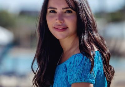 إنجي علاء تستمتع بالصيف على شاطئ البحر (صور)