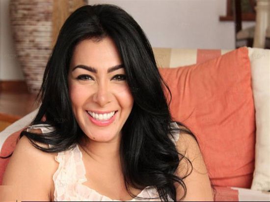 ميريهان حسين تهنئ تامر حسني على كليب "اختراع" والأخير يرد