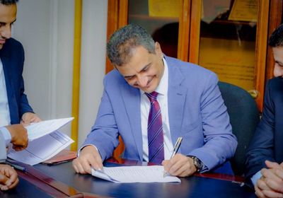 رسميًا.. لملس يتسلم مهامه في مبنى السلطة المحلية بعدن (صور)