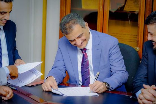 رسميًا.. لملس يتسلم مهامه في مبنى السلطة المحلية بعدن (صور)