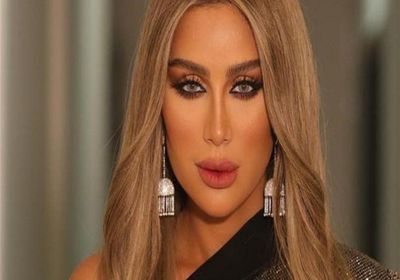 بعد أنباء زيارة الرئيس الفرنسي لها.. مايا دياب عن فيروز :الأيقونة