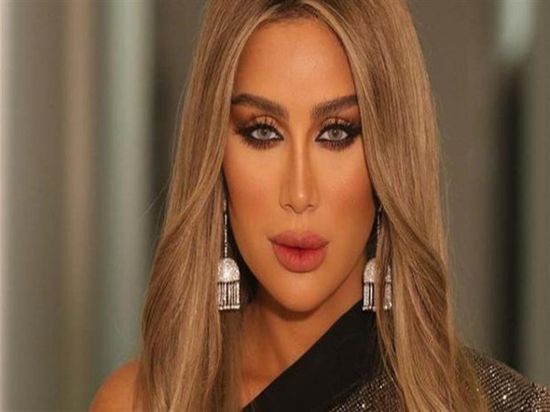 بعد أنباء زيارة الرئيس الفرنسي لها.. مايا دياب عن فيروز :الأيقونة