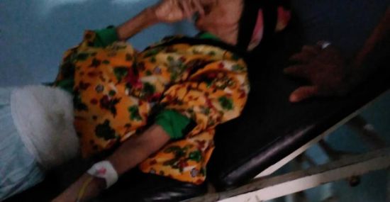 إصابة مُسنَّة برصاص قناص حوثي في حيس