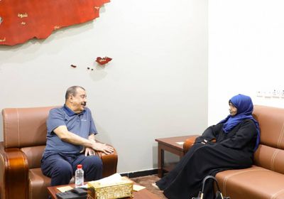 بن بريك يقف على خطط قطاع المرأة بالجمعية الوطنية 