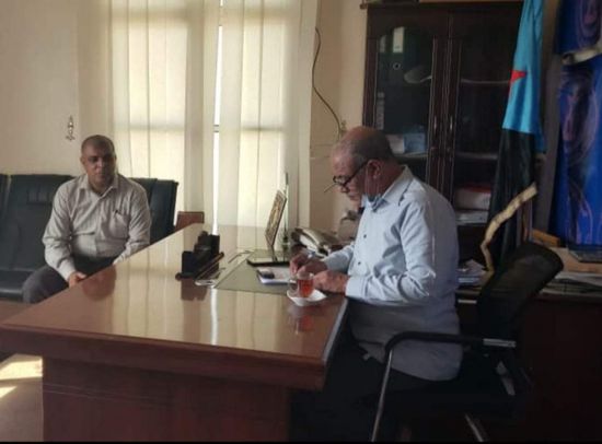 انتقالي حضرموت يدعم كلية العلوم الإدارية بمستلزمات صحية