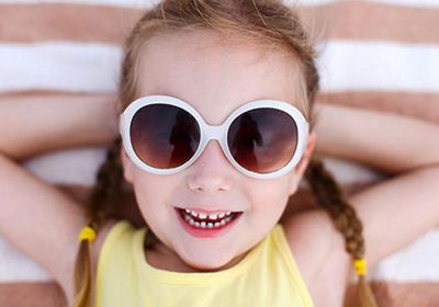 تعرف على مواصفات النظارة الشمسية المناسبة للأطفال