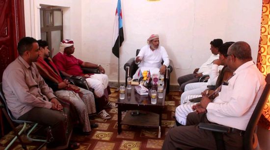 "انتقالي سقطرى" وصرافون يضعون حلولًا لشح السيولة