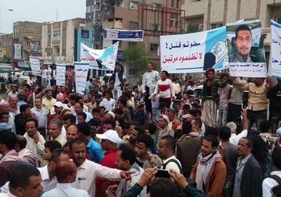 احتجاجات بتعز للقصاص من قتلة مهدي ورد أملاكه