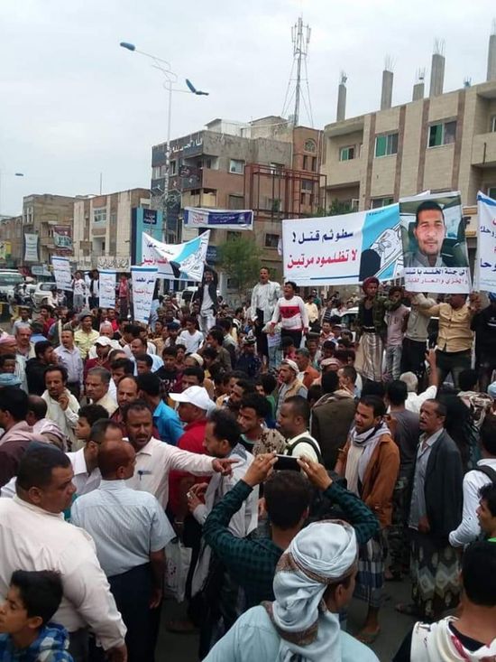 احتجاجات بتعز للقصاص من قتلة مهدي ورد أملاكه