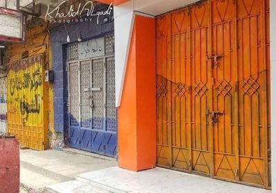 بالصور.. إضراب المحال التجارية بتعز رفضا لتدهور العملة