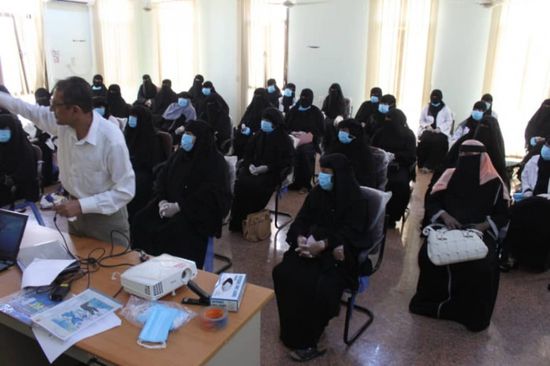 تعزيز خبرات 56 قابلة في مكافحة كورونا بأبين