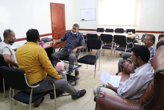 مكاتب المكلا الخدمية تستعرض موقف المشروعات الأممية