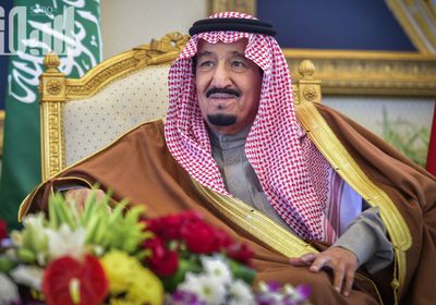 "لن ينجو أحد من الفساد".. سعوديون يحتفلون بقرار "سلمان"
