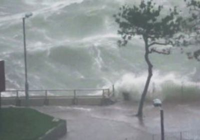 جزر يابانية تتعرض لأمطار غزيرة ورياح خطيرة
