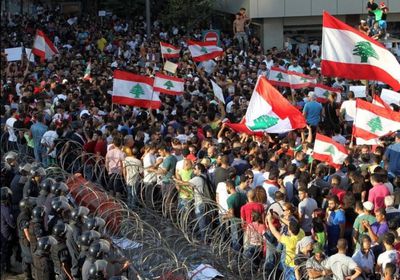 متظاهرون في بيروت يطالبون بحكومة اختصاص وليس محاصصة