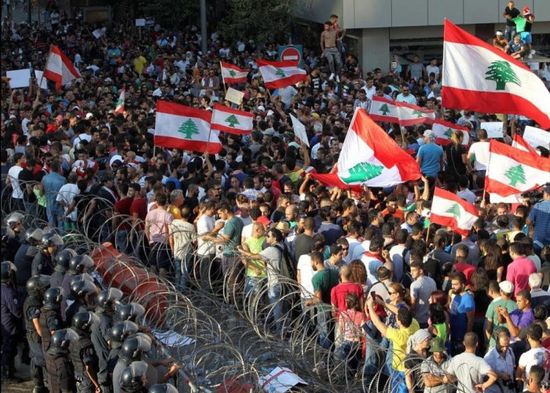 متظاهرون في بيروت يطالبون بحكومة اختصاص وليس محاصصة