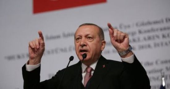 معهد كاريغي أوروبا: أردوغان يسيطر على القضاء والإعلام في تركيا 