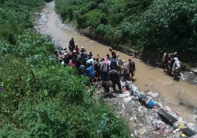 العثور على جثمان الطفلة ثريا ضحية سيل إب