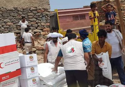 قوافل الإمارات تُغيث مربع مدهبوه شرق سقطرى (صور) 