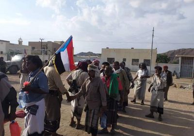 تحت شعار "طرد الإخوان".. وفد الروضة يصل المصينعة (صور)