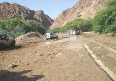 بعد تعنت مليشيا الإخوان..طرق فرعية للمتظاهرين للوصول إلى المصينعة (صور)