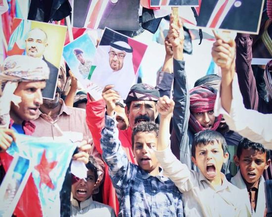 بالصور.. متظاهرو المصينعة يطالبون بإنهاء عهد الاحتلال اليمني