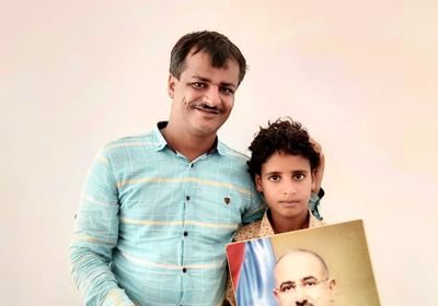 اعتقله الإخوان.. "الانتقالي" يكرم طفلًا رفض تسليم صورة الزُبيدي