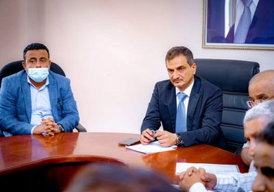 محافظ عدن يوجه بحملات رقابية على المرافق الصحية (صور)