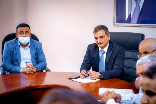 محافظ عدن يوجه بحملات رقابية على المرافق الصحية (صور)